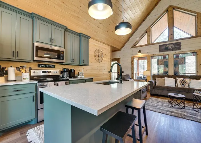 Family-Friendly Broken Bow Cabin Rental With Hot Tub