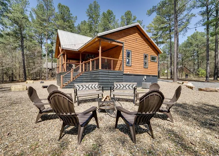 Family-Friendly Broken Bow Cabin Rental With Hot Tub