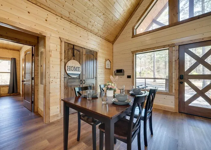 Family-Friendly Broken Bow Cabin Rental With Hot Tub