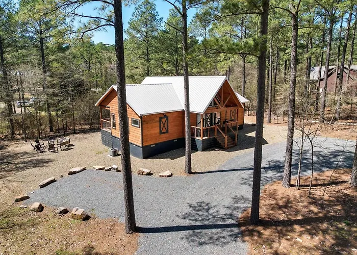 Family-Friendly Broken Bow Cabin Rental With Hot Tub